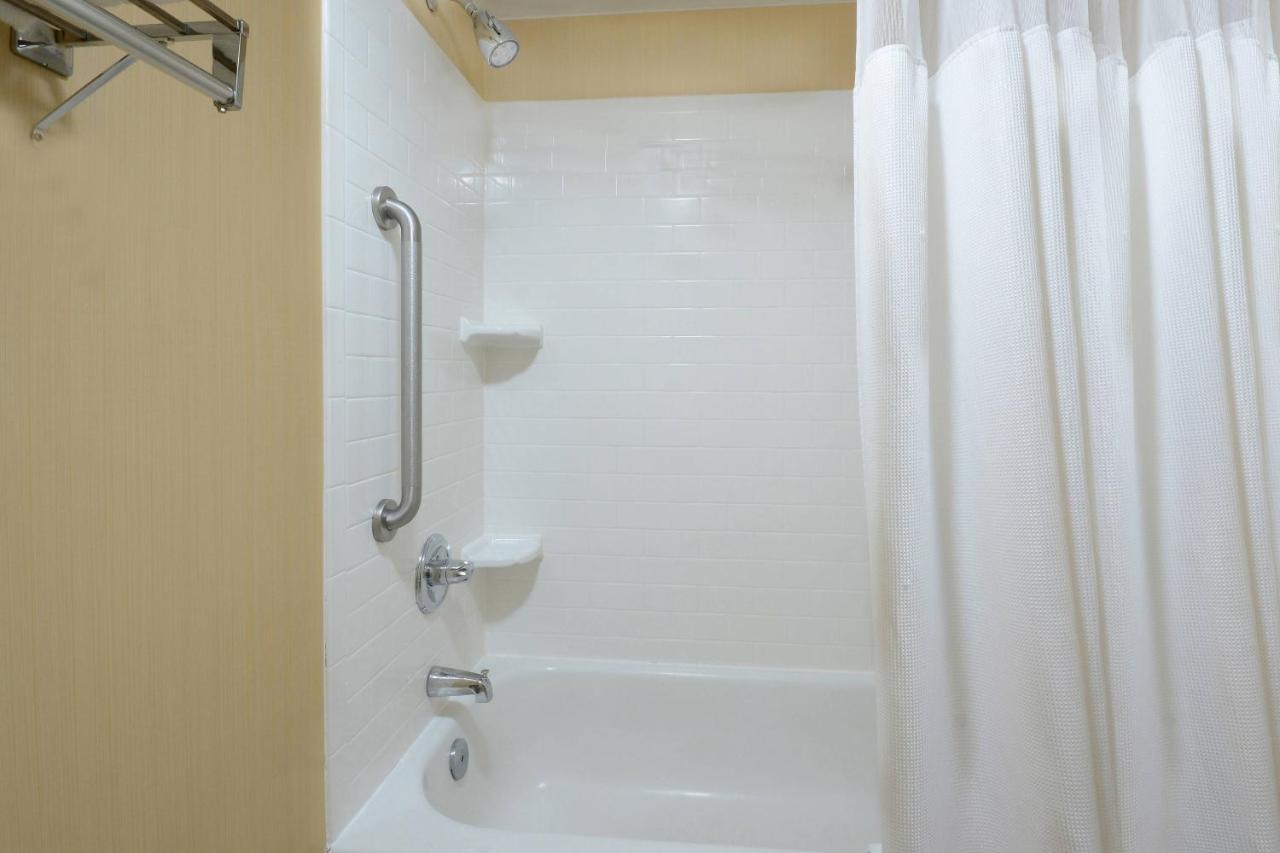 Fairfield Inn & Suites By Marriott Charlottesville North Екстериор снимка