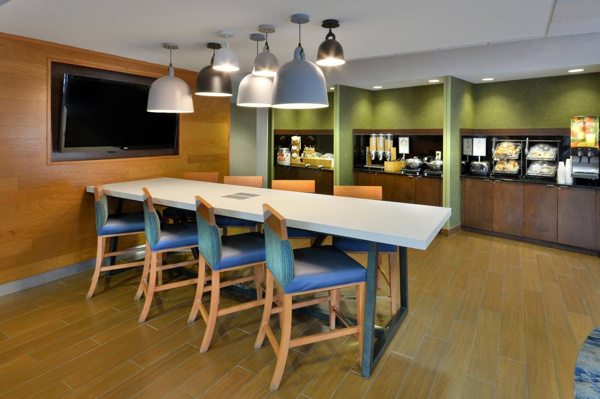 Fairfield Inn & Suites By Marriott Charlottesville North Екстериор снимка