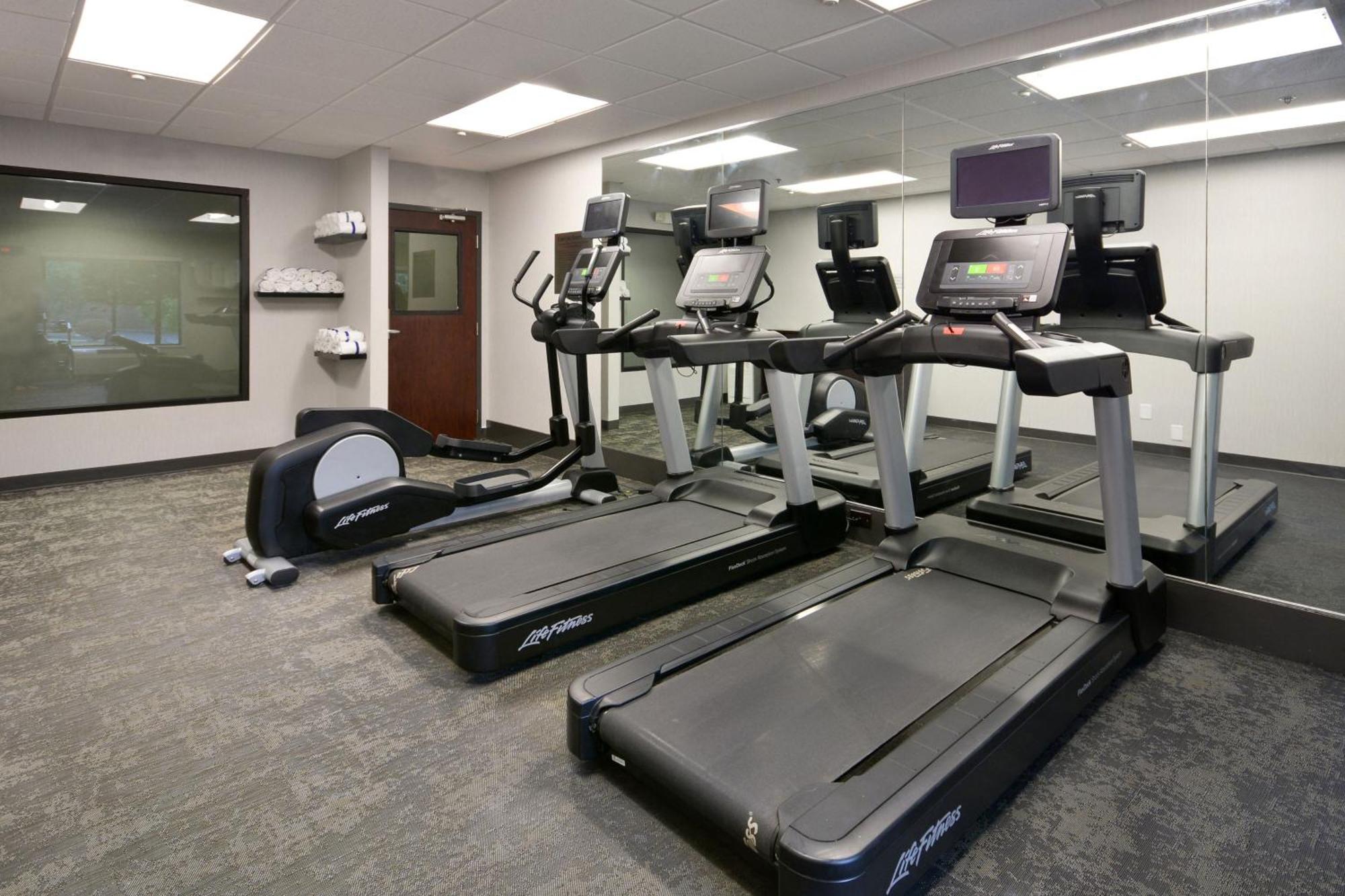 Fairfield Inn & Suites By Marriott Charlottesville North Екстериор снимка