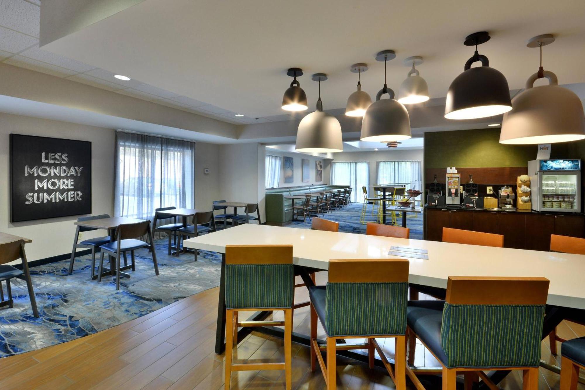 Fairfield Inn & Suites By Marriott Charlottesville North Екстериор снимка