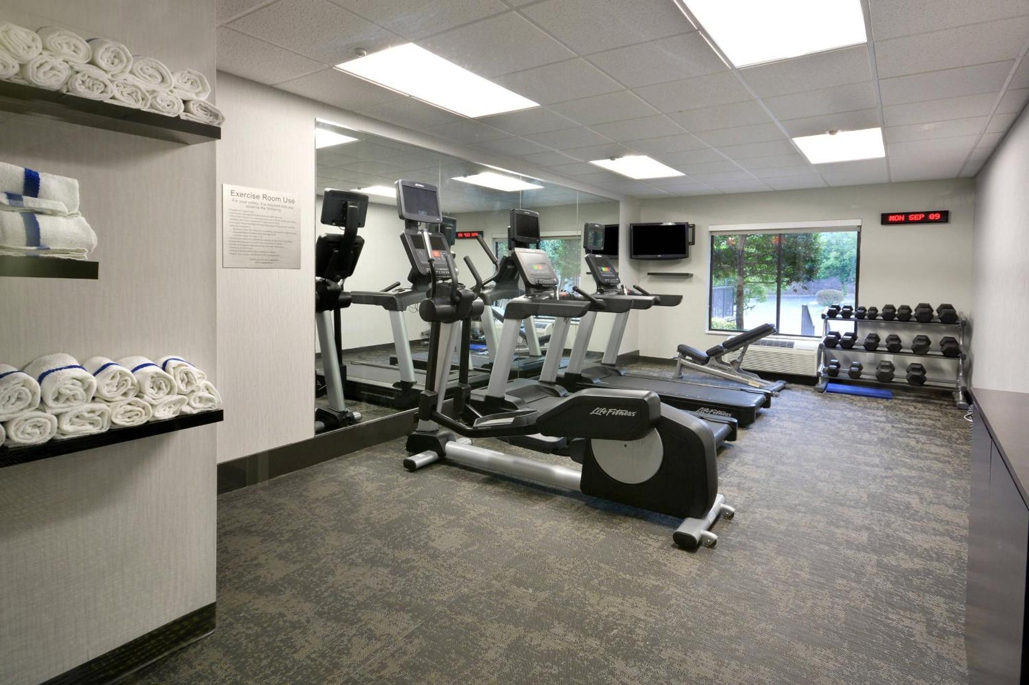 Fairfield Inn & Suites By Marriott Charlottesville North Екстериор снимка